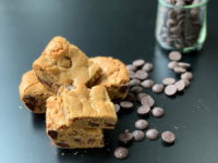 whole wheat blondies with chocolate chips