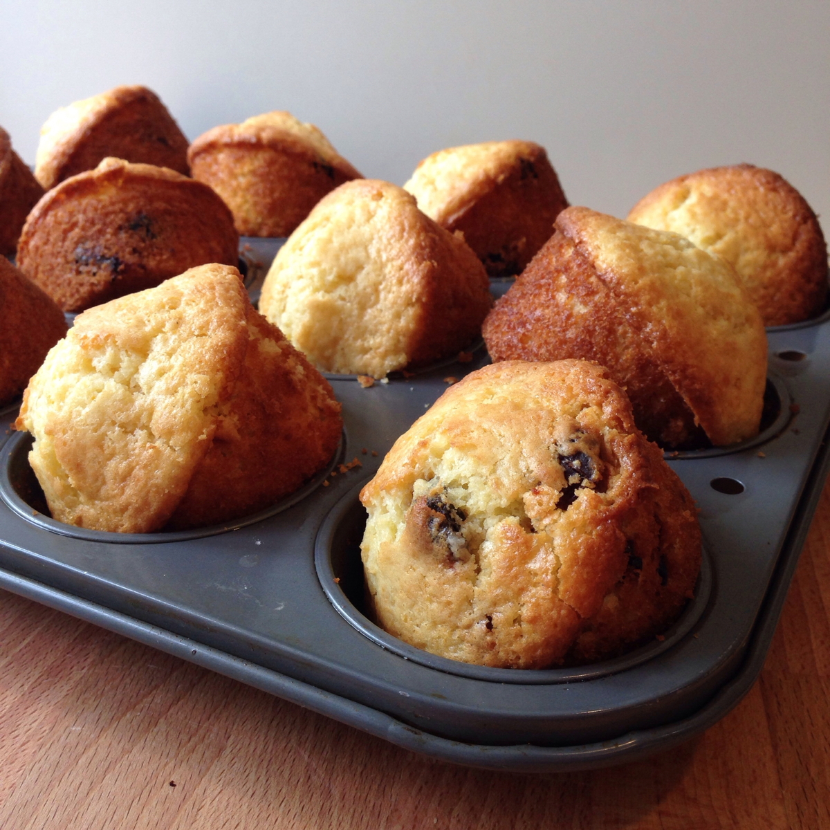 muffins with dried cherries 1200